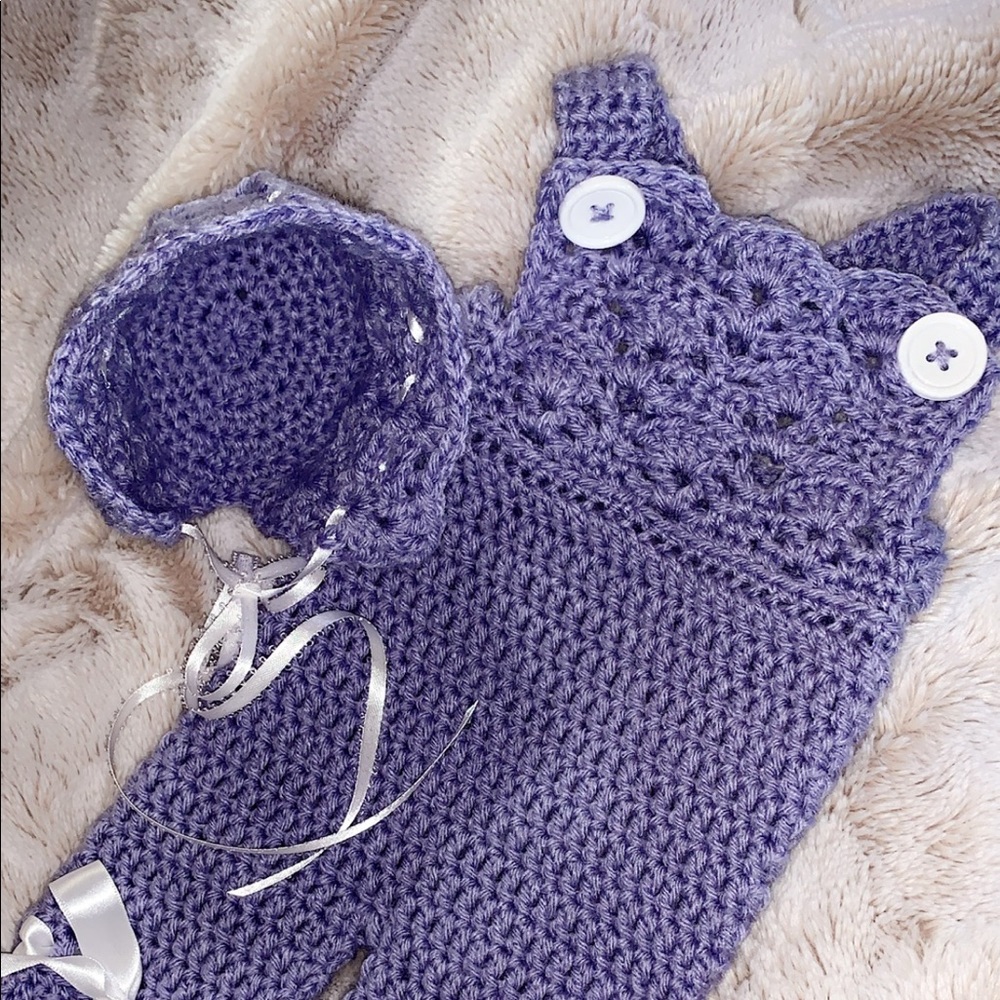 Baby Bibs and Bonnet set